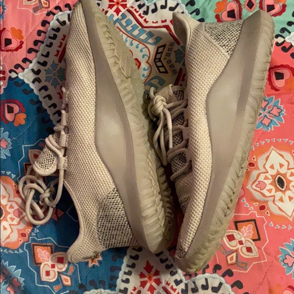 Adidas shoes - Picture 2 of 3